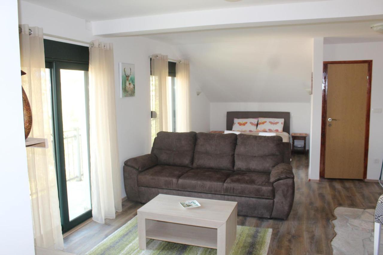 Forest Apartments โกตอร์ ภายนอก รูปภาพ
